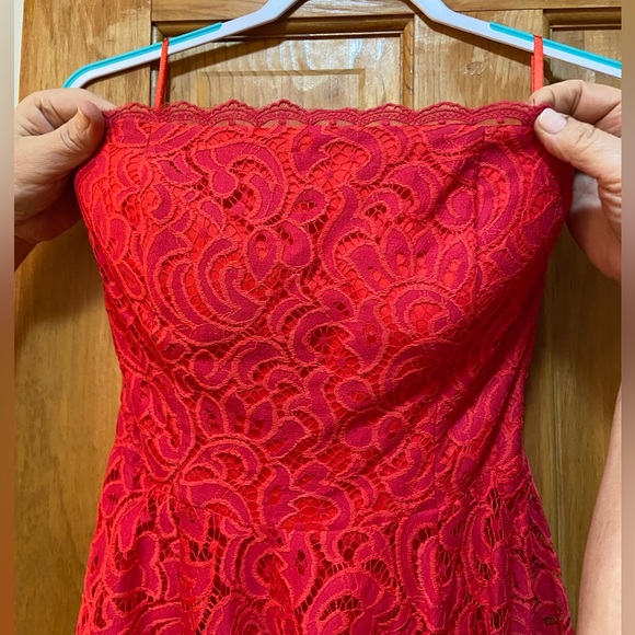 Strapless red lace dress - Picture 5 of 5